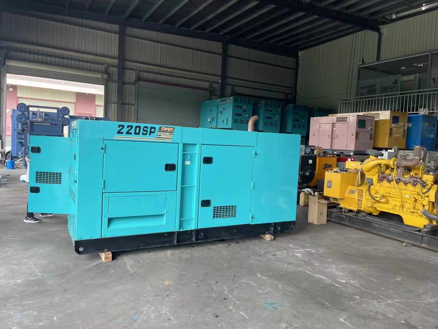 敦煌柴油发电机组长期不间断运行时，如何监控其温度和压力？