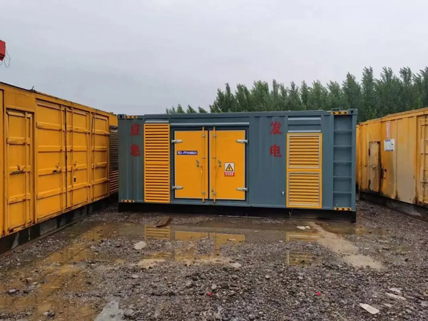 敦煌柴油发电机如何判断干式空气滤清器是否需要更换？